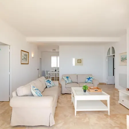 Les Dauphins-1 By Interhome