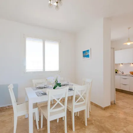 Les Dauphins-1 By Interhome