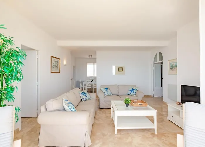 Les Dauphins-1 By Interhome