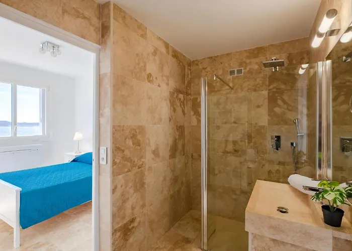 Les Dauphins-1 By Interhome